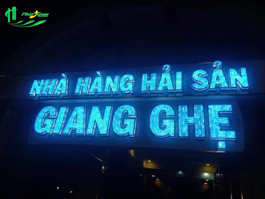 Biển quảng cáo hộp đèn mica