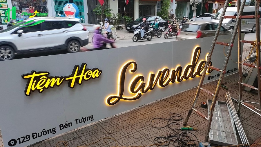 Biển quảng cáo hộp đèn mica